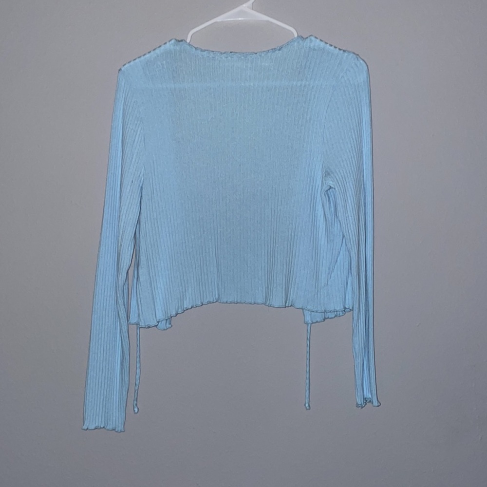 tie-able longsleeve! - Picture 3 of 3